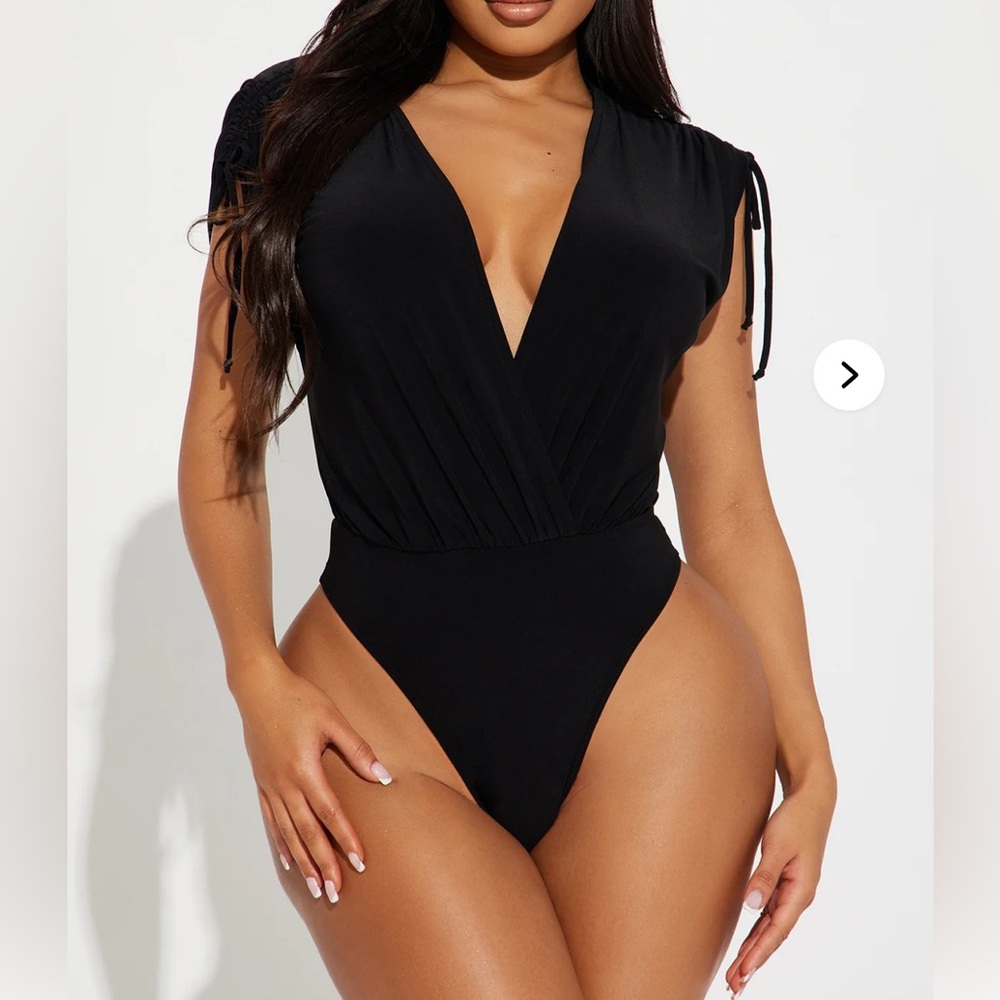 Black V-Neck Bodysuit/blouse - Fashion Nova